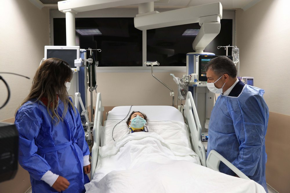 Bakan Koca, İnci Okan’ı ziyaret etti