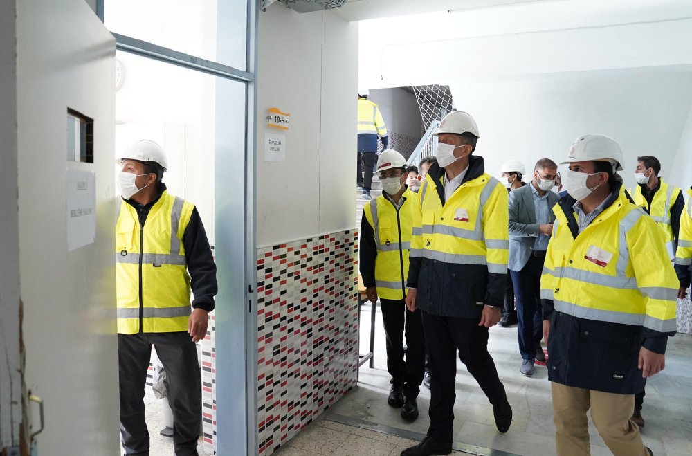 Bakan Selçuk: İzmir'de okullarımızla ilgili endişe edilecek bir durum yok