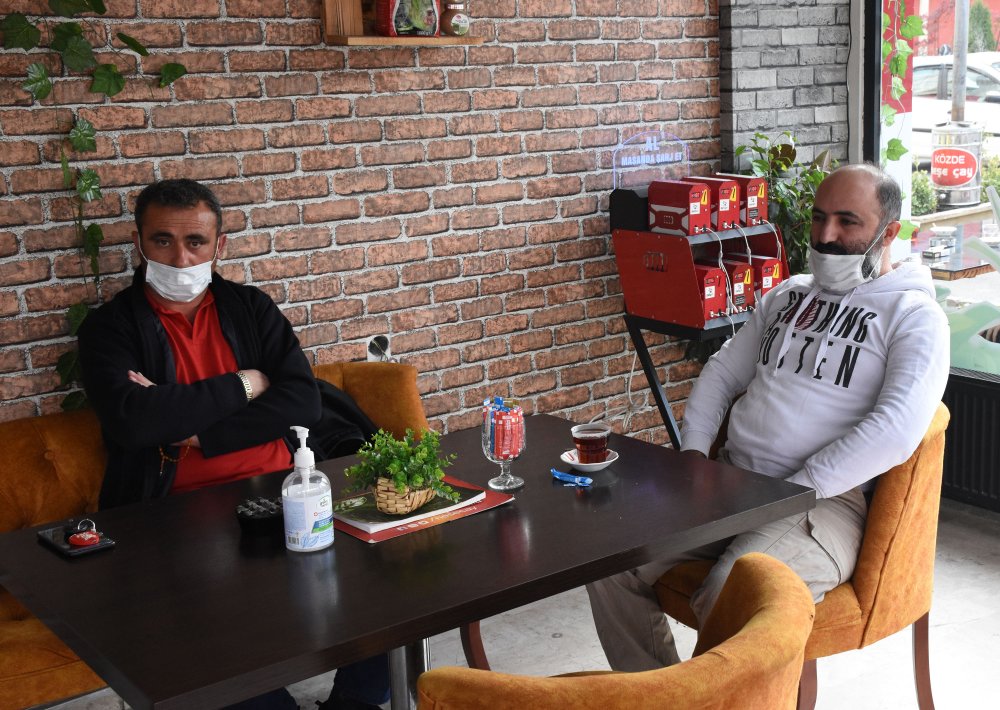 Çayevinin 1 günlük geliri, İzmir'deki depremzedelere gidecek