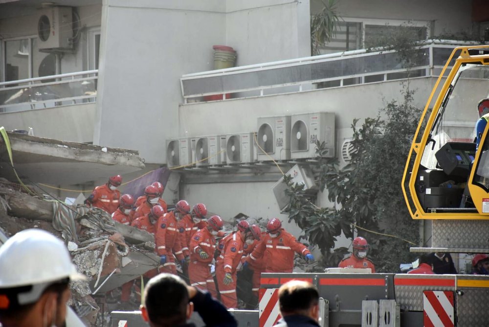 Çöken binanın asansöründe cansız bedeni bulundu