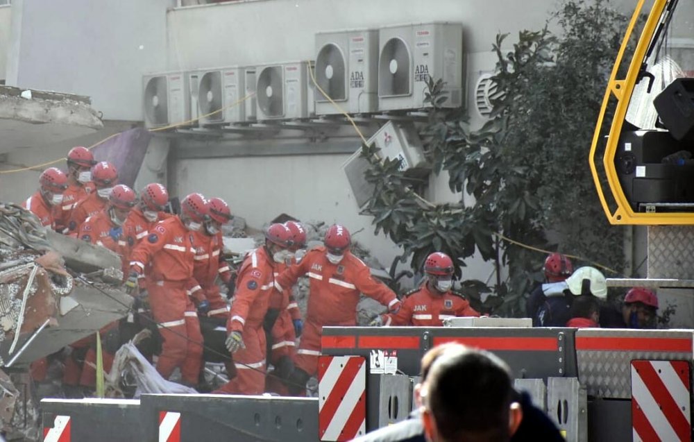 Çöken binanın asansöründe cansız bedeni bulundu