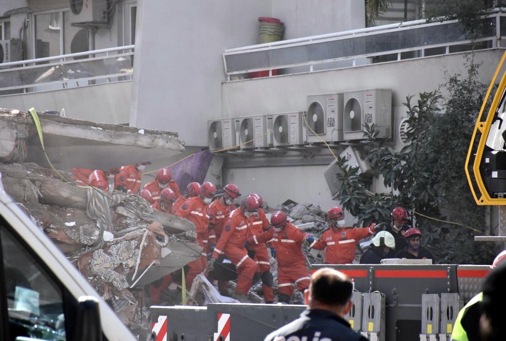 Çöken binanın asansöründe cansız bedeni bulundu