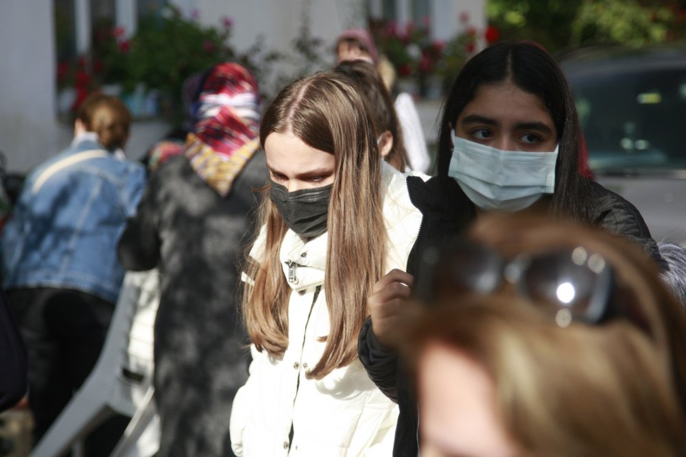 Depremde hayatını kaybeden 10 yaşındaki Elif, gözyaşları ile toprağa verildi
