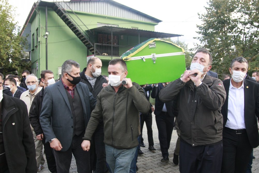 Depremde hayatını kaybeden 10 yaşındaki Elif, gözyaşları ile toprağa verildi