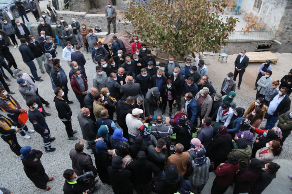 Depremde yaşamını yitiren TEOG birincisi Arda, Tunceli'de toprağa verildi