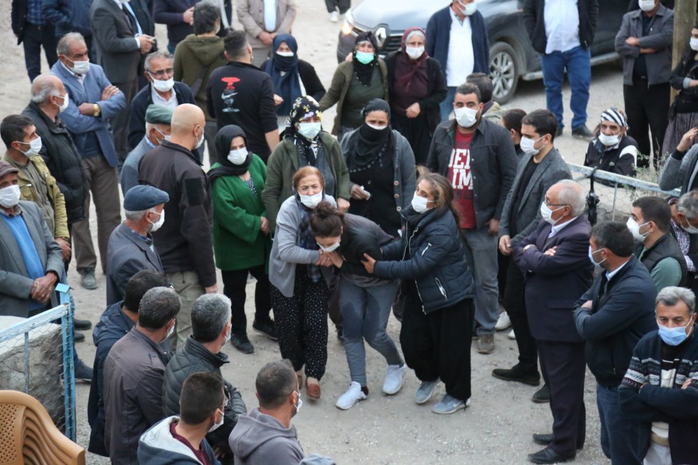 Depremde yaşamını yitiren TEOG birincisi Arda, Tunceli'de toprağa verildi