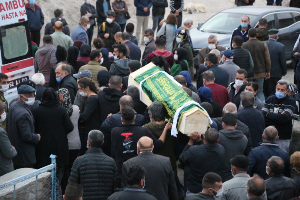 Depremde yaşamını yitiren TEOG birincisi Arda, Tunceli'de toprağa verildi