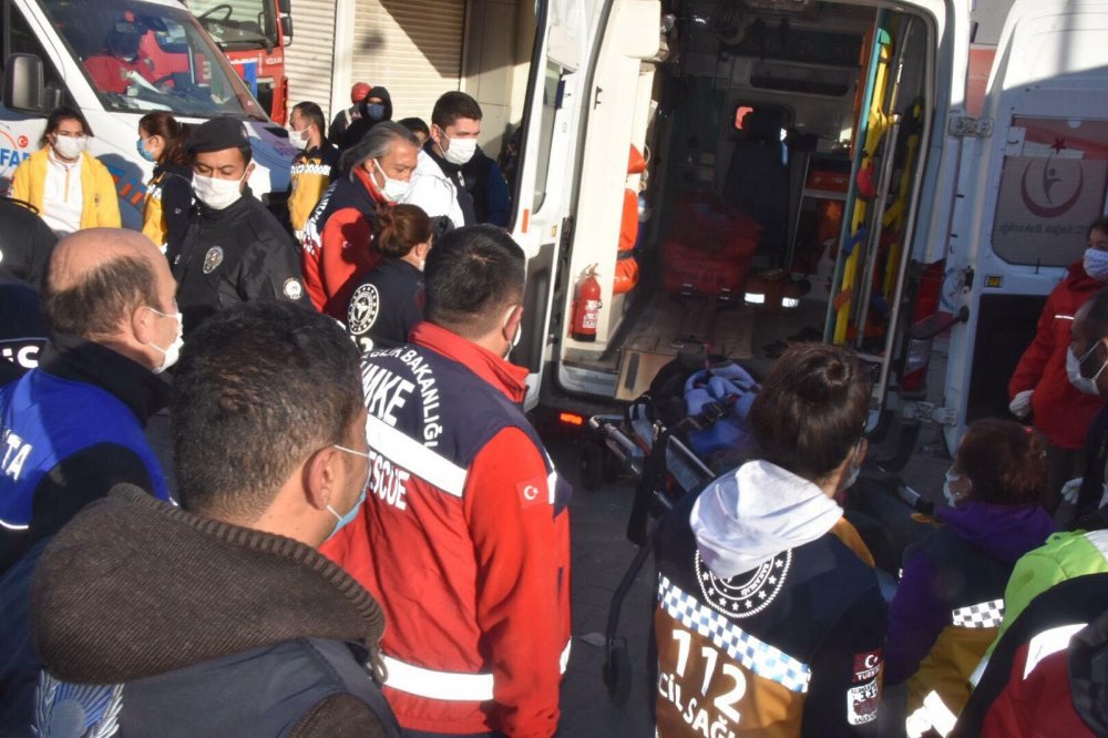 Doğanlar Apartmanı’nın enkazından 3 kişinin cansız bedeni çıkarıldı