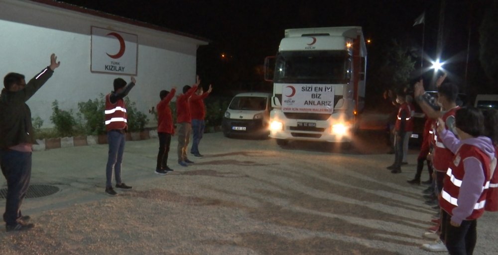 Elazığ'dan depremin yaşandığı İzmir'e yardım malzemesi