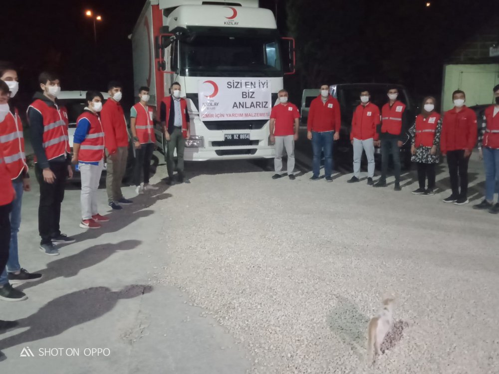 Elazığ'dan depremin yaşandığı İzmir'e yardım malzemesi