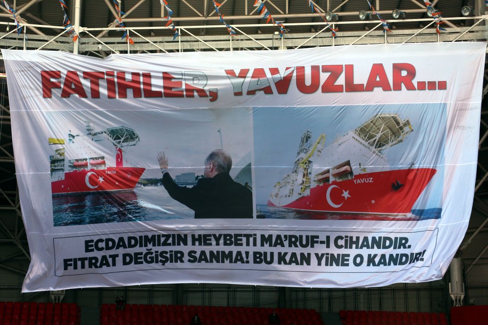 Erdoğan: İzmirli kardeşlerimizin yaralarını, soğuklar bastırmadan sarmakta kararlıyız