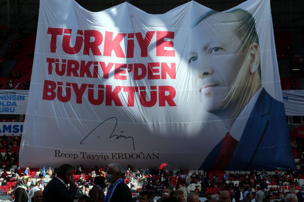 Erdoğan: İzmirli kardeşlerimizin yaralarını, soğuklar bastırmadan sarmakta kararlıyız