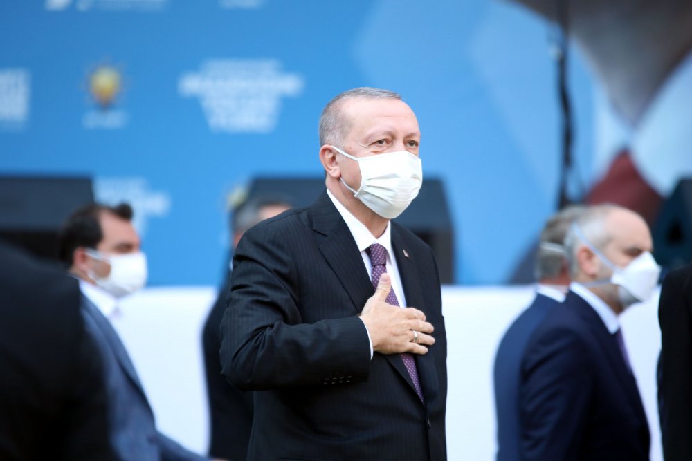 Erdoğan: İzmirli kardeşlerimizin yaralarını, soğuklar bastırmadan sarmakta kararlıyız