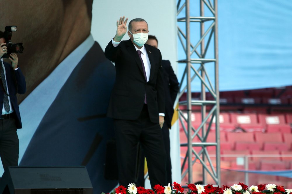 Erdoğan: İzmirli kardeşlerimizin yaralarını, soğuklar bastırmadan sarmakta kararlıyız