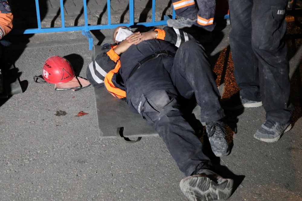 Gönüllü kahramanlar deprem bölgesinde, gece- gündüz fedakarca çalışıyor