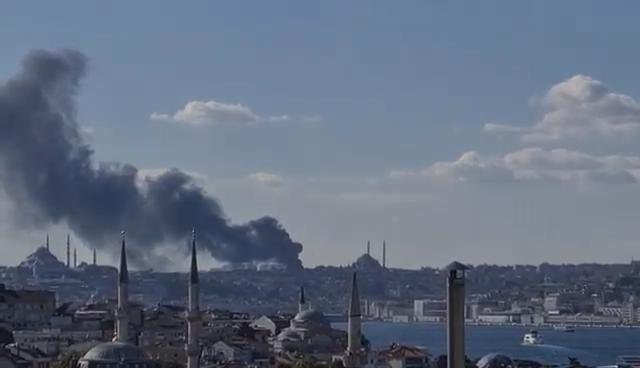 İstanbul Tıp Fakültesi Hastanesi inşaatında yangın çıktı