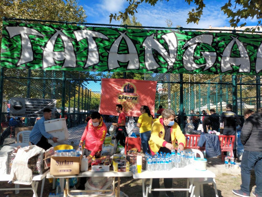 İzmir'de tribünler tek yürek