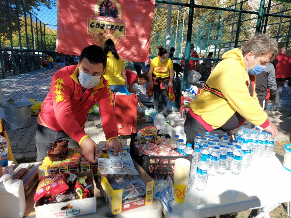 İzmir'de tribünler tek yürek