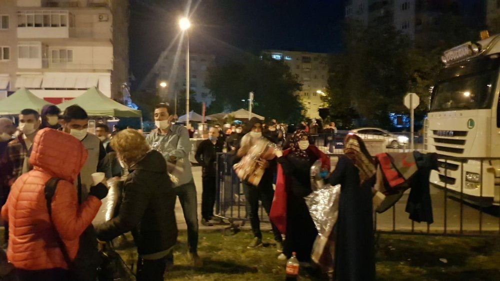 Kula'dan deprem bölgesine bin adet battaniye