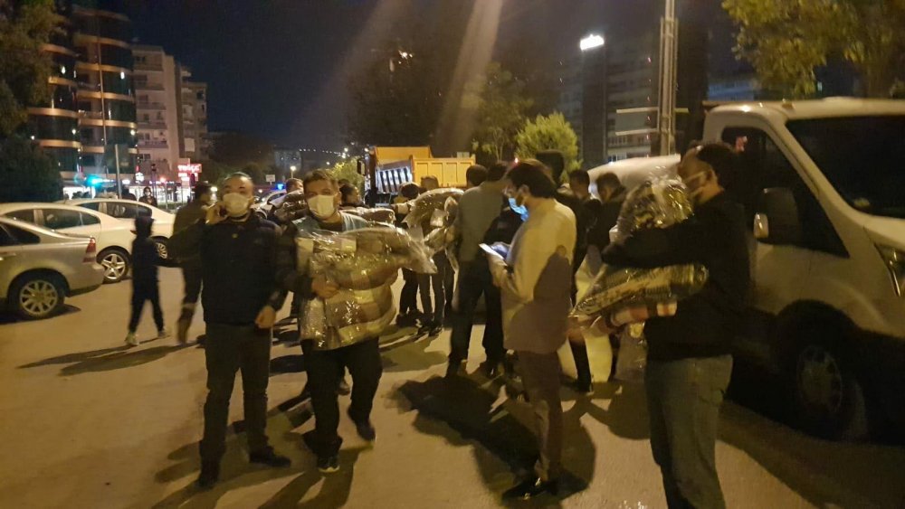 Kula'dan deprem bölgesine bin adet battaniye