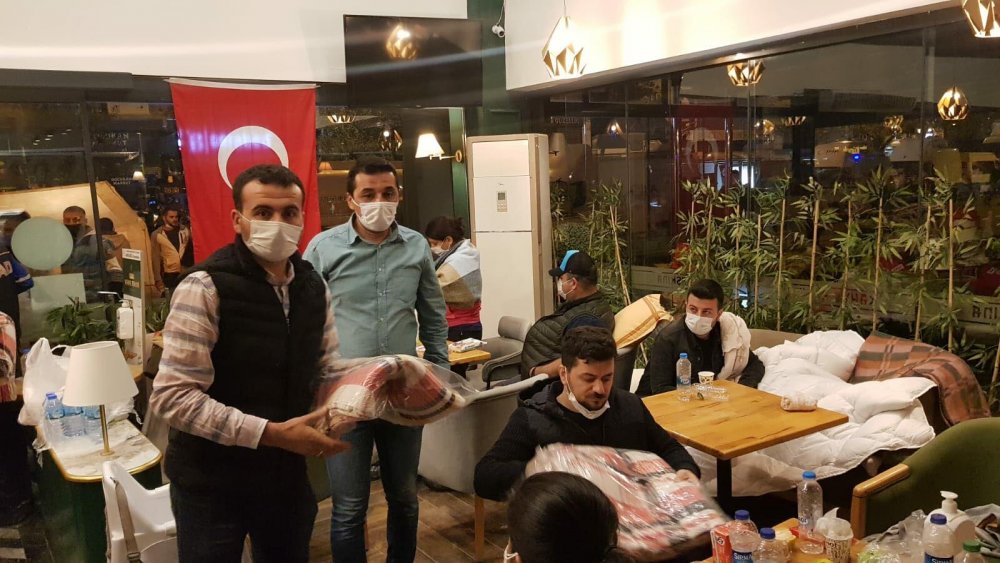 Kula'dan deprem bölgesine bin adet battaniye