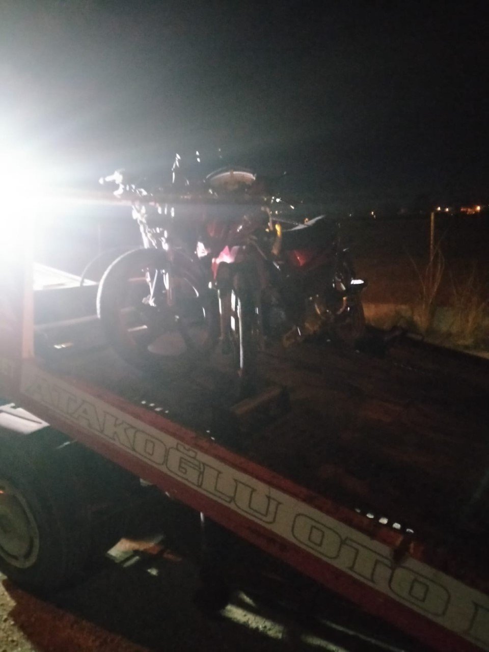 Motosikletler çarpıştı; biri 13 yaşında, 2 sürücü yaralandı