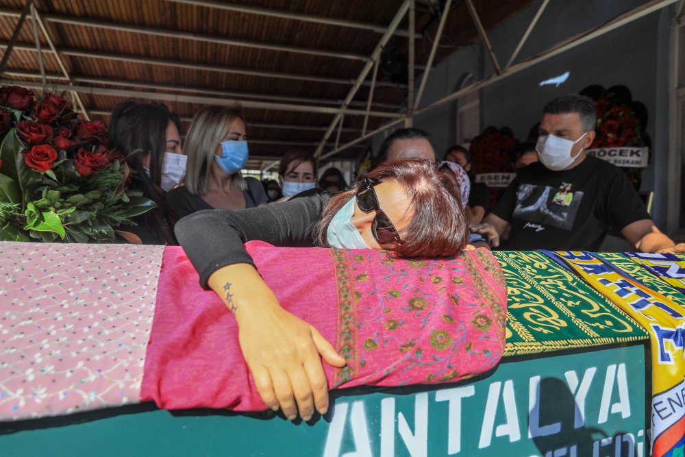Sunucu Dilay Kemer, son yolculuğuna uğurlandı