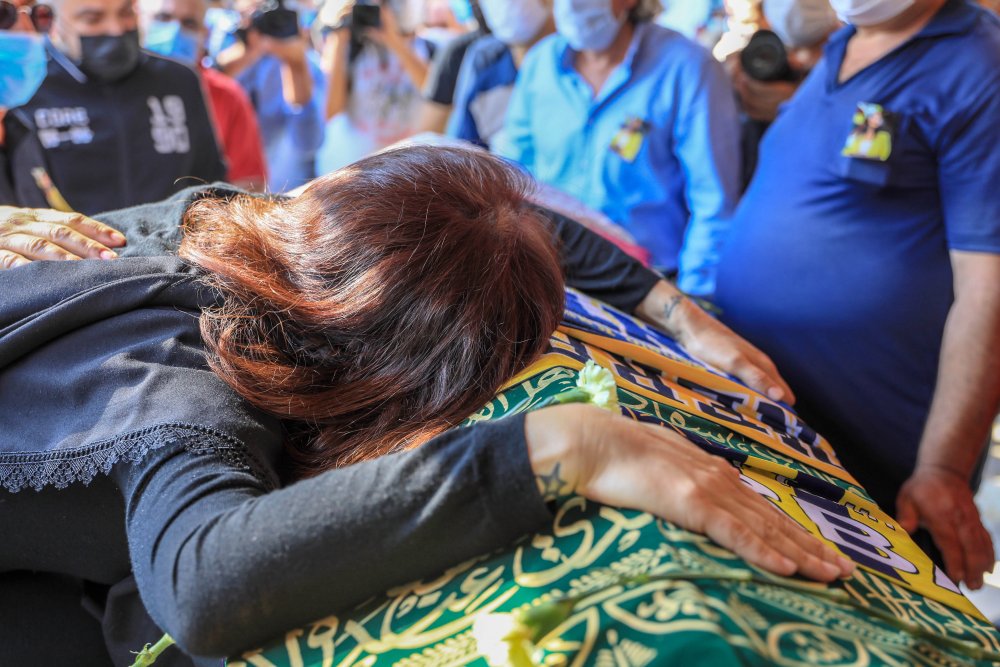 Sunucu Dilay Kemer, son yolculuğuna uğurlandı