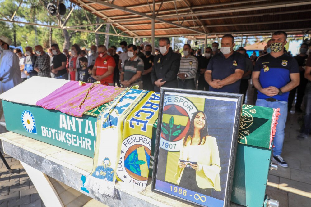 Sunucu Dilay Kemer, son yolculuğuna uğurlandı