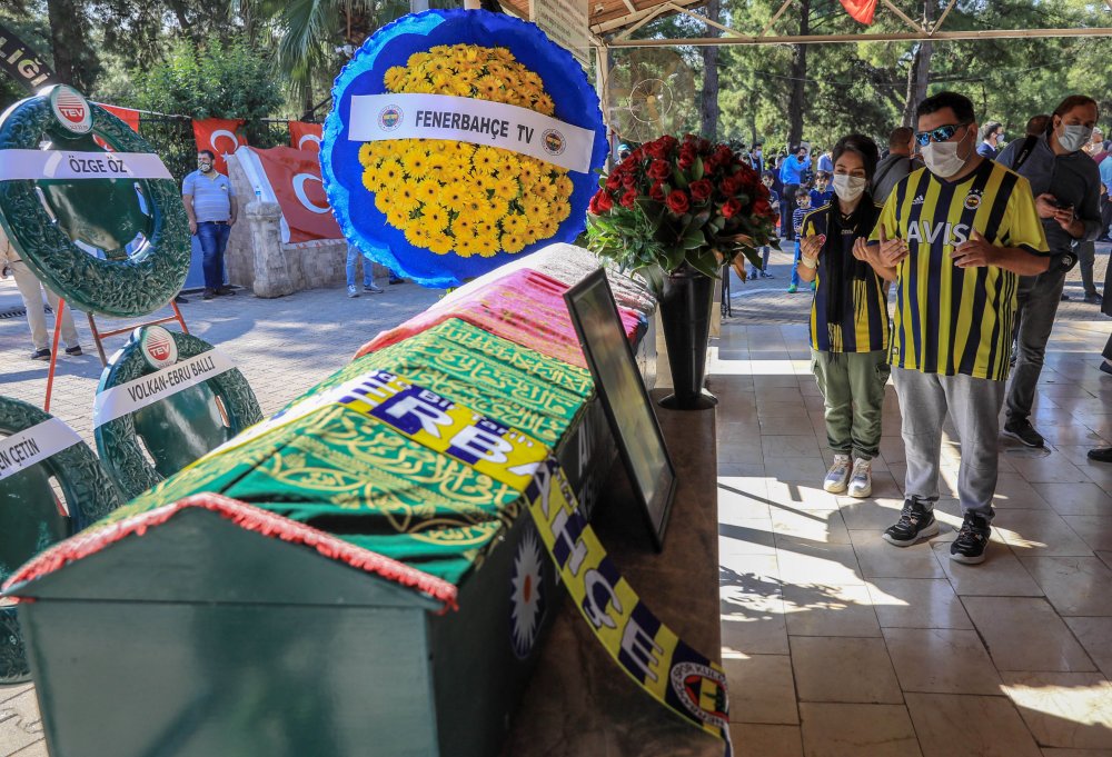 Sunucu Dilay Kemer, son yolculuğuna uğurlandı