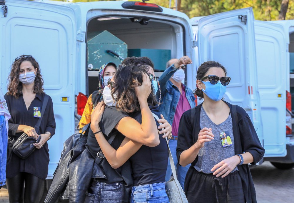 Sunucu Dilay Kemer, son yolculuğuna uğurlandı