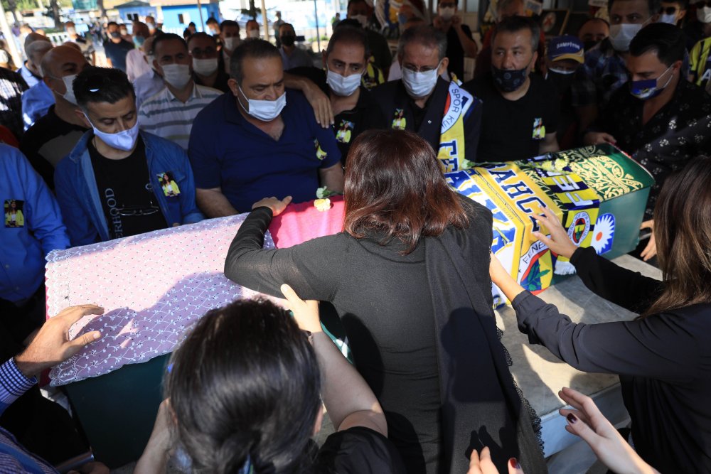 Sunucu Dilay Kemer, son yolculuğuna uğurlandı