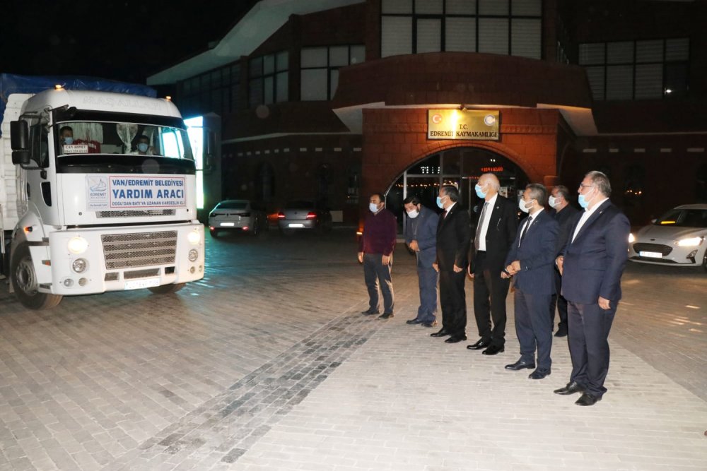 Van'dan, İzmir'deki depremzedelere yardım eli