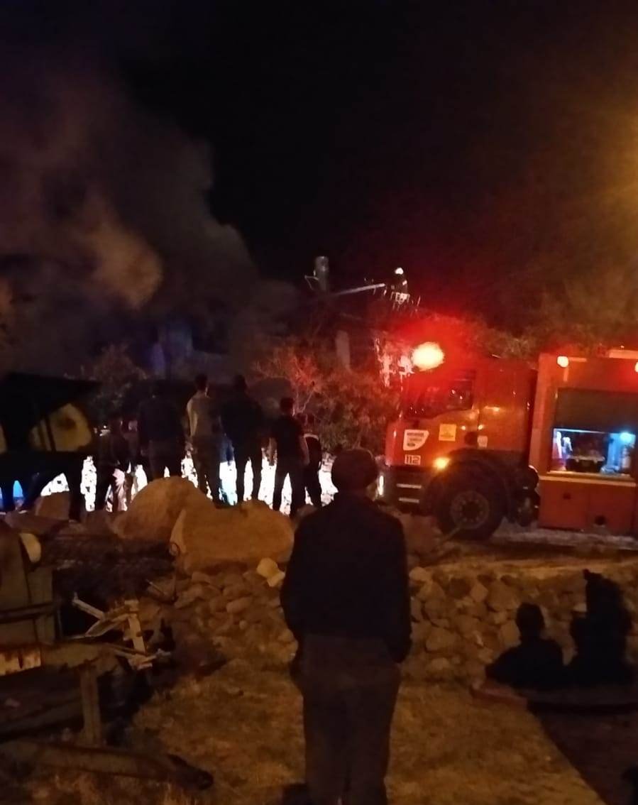 Yangında çöken çatı enkazının altında kalan yaşlı adam öldü