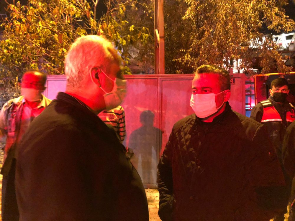 Yangında çöken çatı enkazının altında kalan yaşlı adam öldü