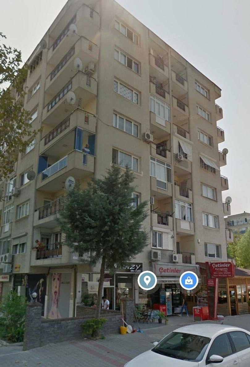 Yerle bir olan binalara çürük raporu verilmiş; bazı ev sahipleri evlerini satıp taşınmış