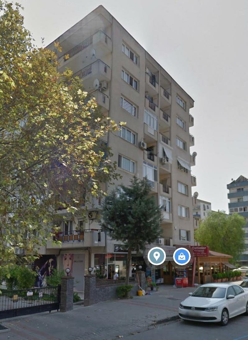 Yerle bir olan binalara çürük raporu verilmiş; bazı ev sahipleri evlerini satıp taşınmış