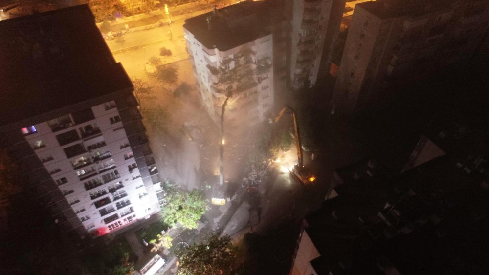 Yılmaz Erbek Apartmanı'nda yıkım başladı