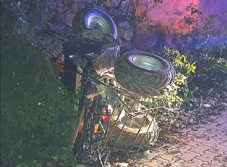Arazi motosikleti devrildi, 2 yaralı