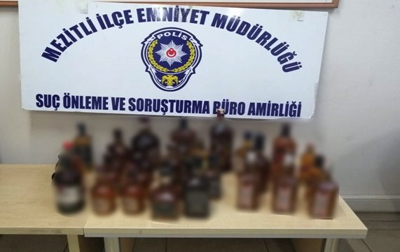 Piyasaya sürülmeye hazır 30 şişe sahte içki ele geçirildi
