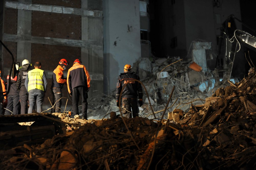 Yılmaz Erbek Apartmanı'nda arama- kurtarma çalışmaları yeniden başlatıldı