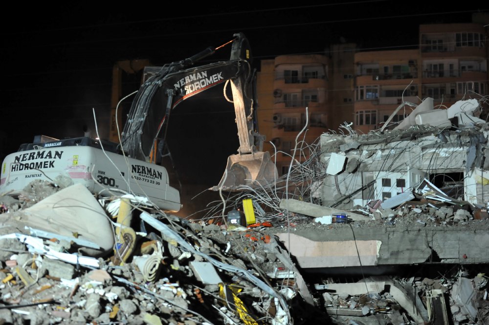 Yılmaz Erbek Apartmanı'nda arama- kurtarma çalışmaları yeniden başlatıldı