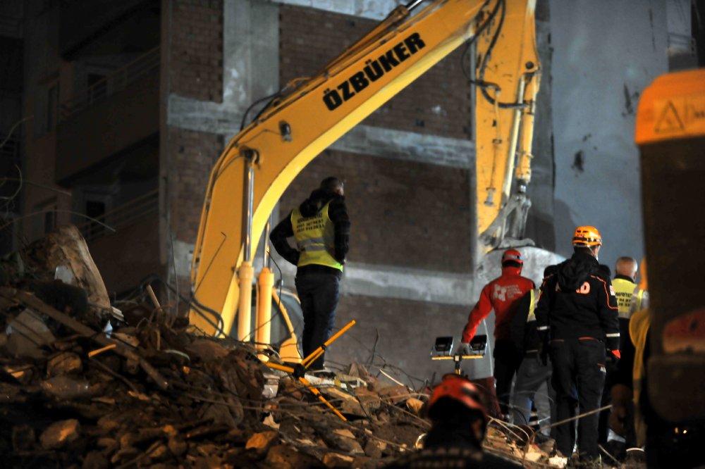 Yılmaz Erbek Apartmanı'nda arama- kurtarma çalışmaları yeniden başlatıldı
