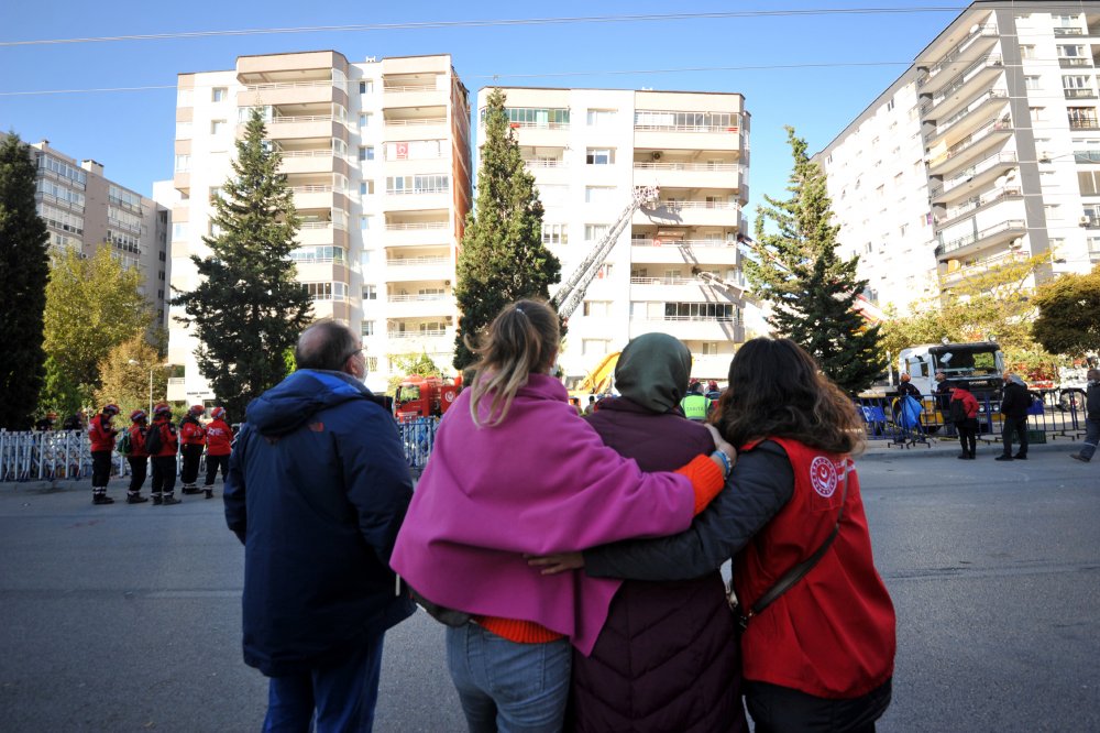 Yılmaz Erbek Apartmanı'nda arama- kurtarma çalışmaları yeniden başlatıldı