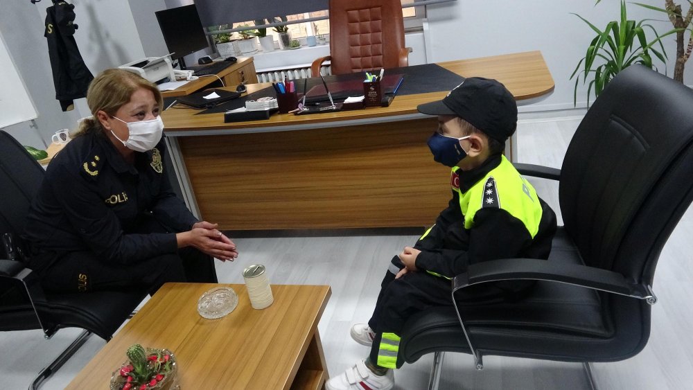 5 yaşındaki Cihat, kumbarasındaki parayı 'Ayda' için bağışladı