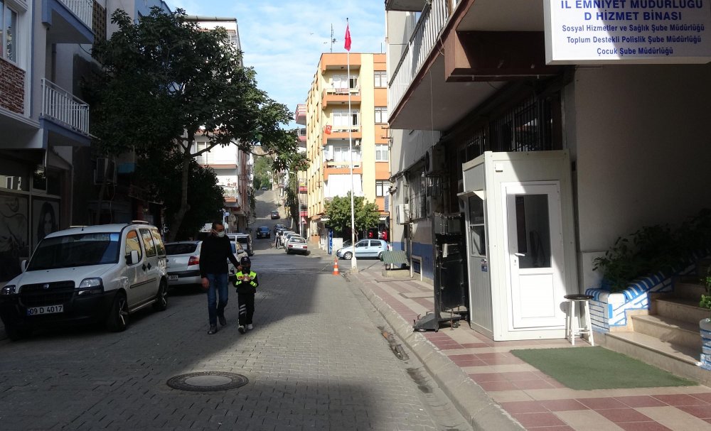 5 yaşındaki Cihat, kumbarasındaki parayı 'Ayda' için bağışladı