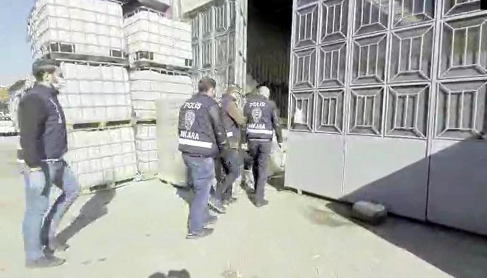 Ankara'da 6.6 ton etil alkol ele geçirildi