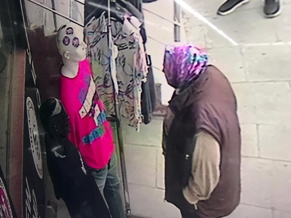Arnavutköy'de hırsızlık yaptığı mağazaya tekrar geldi fotoğrafıyla karşılaştı