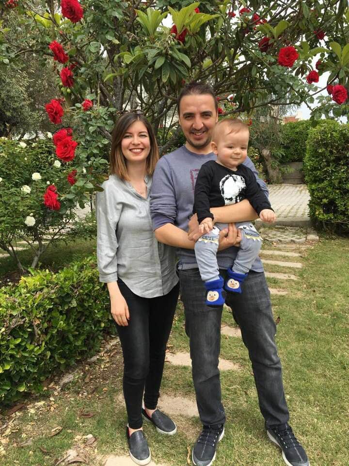 Depremde yaşamını yitiren 3 kişilik Küçükyumuk ailesi, son yolculuklarına uğurlandı