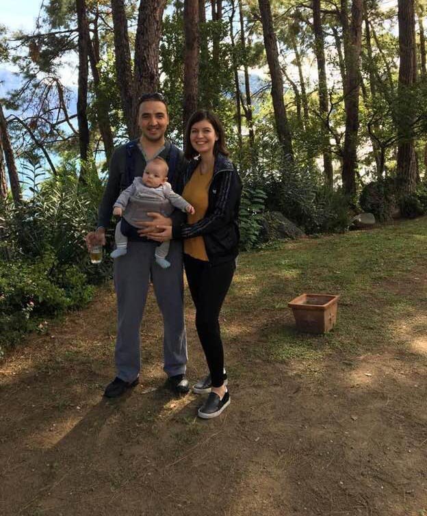 Depremde yaşamını yitiren 3 kişilik Küçükyumuk ailesi, son yolculuklarına uğurlandı